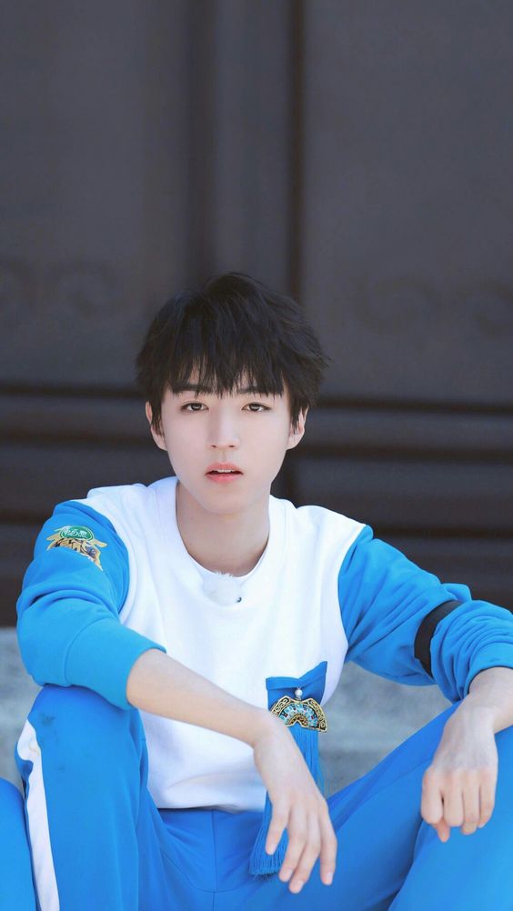 Nhờ Vương Tuấn Khải, 2 fangirl đậu đại học điểm cao ngất, có người còn vào thẳng Thanh Hoa Nhờ Vương Tuấn Khải, 2 fangirl đậu đại học điểm cao ngất, có người còn vào thẳng Thanh Hoa