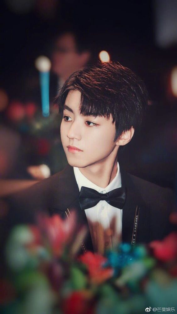 Nhờ Vương Tuấn Khải, 2 fangirl đậu đại học điểm cao ngất, có người còn vào thẳng Thanh Hoa Nhờ Vương Tuấn Khải, 2 fangirl đậu đại học điểm cao ngất, có người còn vào thẳng Thanh Hoa