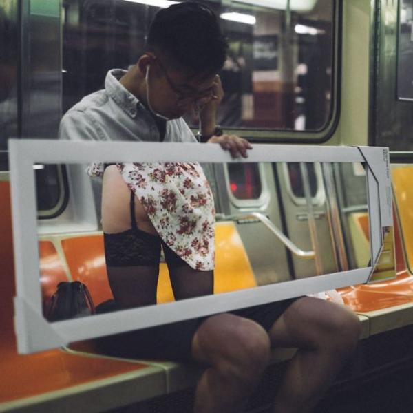 Tàu điện ngầm là một thế giới thu nhỏ, nơi mọi điều kỳ lạ đều có thể xảy ra Tàu điện ngầm là một thế giới thu nhỏ, nơi mọi điều kỳ lạ đều có thể xảy ra