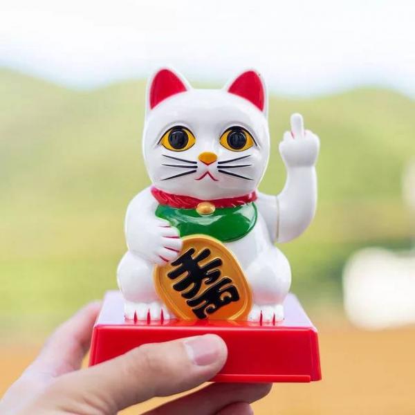 Khi 'mèo chiêu tài' đã quá chán ghét công việc kiếm khách cho bạn Khi 'mèo chiêu tài' đã quá chán ghét công việc kiếm khách cho bạn