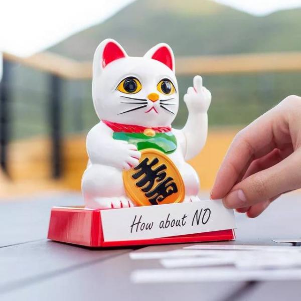 Khi 'mèo chiêu tài' đã quá chán ghét công việc kiếm khách cho bạn Khi 'mèo chiêu tài' đã quá chán ghét công việc kiếm khách cho bạn