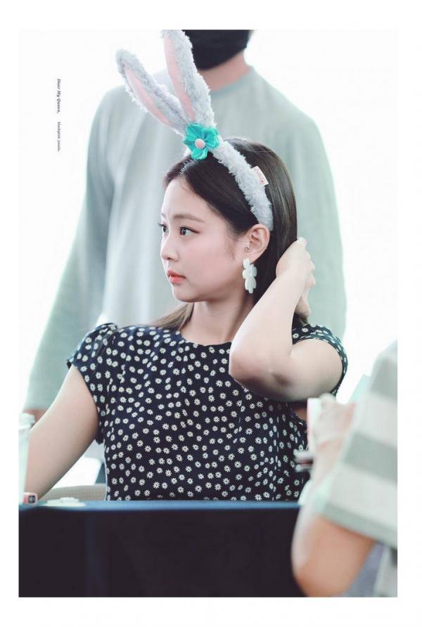 Khán giả dần nhận ra 'bộ mặt thật' của Jennie (Black Pink) khi cô nàng thường xuyên thực hiện cử chỉ này! Khán giả dần nhận ra 'bộ mặt thật' của Jennie (Black Pink) khi cô nàng thường xuyên thực hiện cử chỉ này!