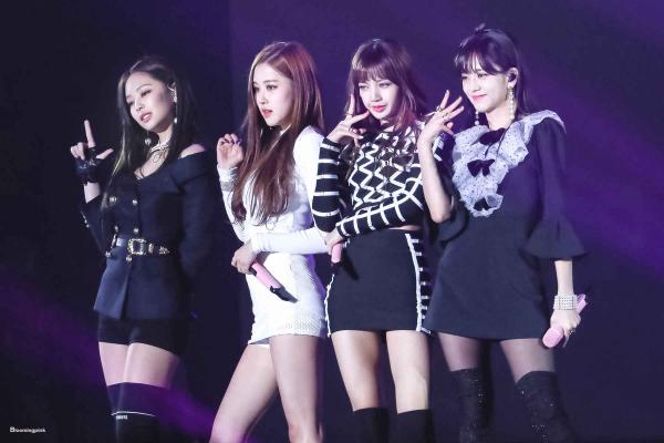Khán giả dần nhận ra 'bộ mặt thật' của Jennie (Black Pink) khi cô nàng thường xuyên thực hiện cử chỉ này! Khán giả dần nhận ra 'bộ mặt thật' của Jennie (Black Pink) khi cô nàng thường xuyên thực hiện cử chỉ này!