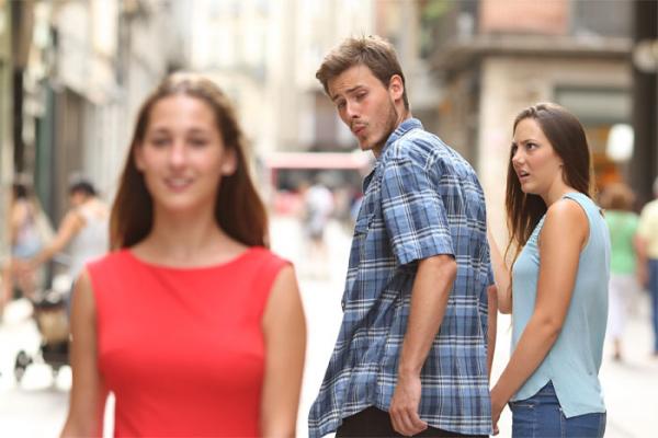 Cô bạn gái ghen tuông trong meme nổi tiếng bỗng nhiên được phong 'thánh hốt hoảng' Cô bạn gái ghen tuông trong meme nổi tiếng bỗng nhiên được phong 'thánh hốt hoảng'