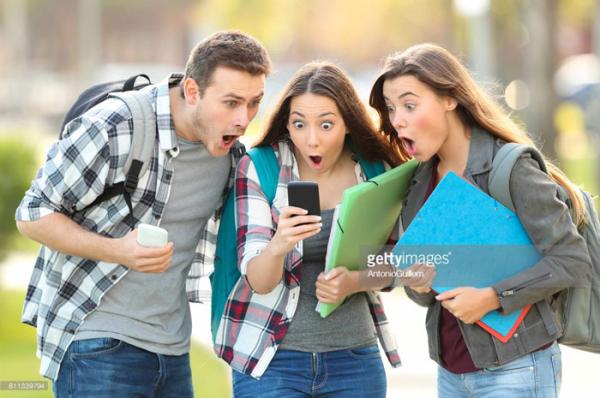Cô bạn gái ghen tuông trong meme nổi tiếng bỗng nhiên được phong 'thánh hốt hoảng' Cô bạn gái ghen tuông trong meme nổi tiếng bỗng nhiên được phong 'thánh hốt hoảng'