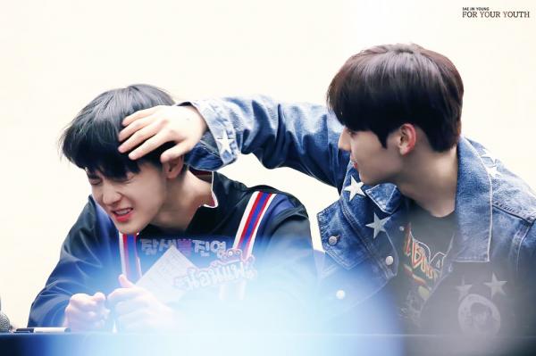 Những khoảnh khắc 'tình như cái bình' của 8 cặp bromance nổi tiếng trong Wanna One Những khoảnh khắc 'tình như cái bình' của 8 cặp bromance nổi tiếng trong Wanna One
