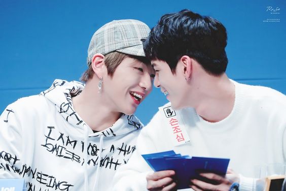 Những khoảnh khắc 'tình như cái bình' của 8 cặp bromance nổi tiếng trong Wanna One Những khoảnh khắc 'tình như cái bình' của 8 cặp bromance nổi tiếng trong Wanna One