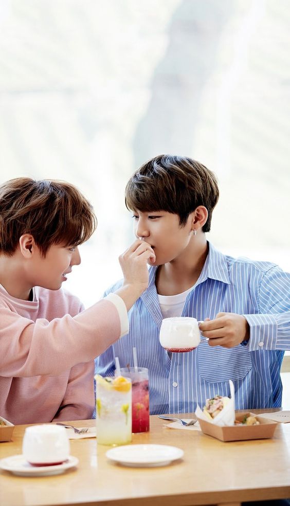 Những khoảnh khắc 'tình như cái bình' của 8 cặp bromance nổi tiếng trong Wanna One Những khoảnh khắc 'tình như cái bình' của 8 cặp bromance nổi tiếng trong Wanna One