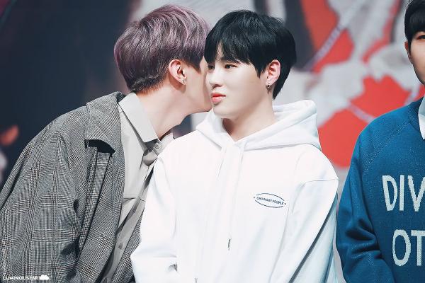 Những khoảnh khắc 'tình như cái bình' của 8 cặp bromance nổi tiếng trong Wanna One Những khoảnh khắc 'tình như cái bình' của 8 cặp bromance nổi tiếng trong Wanna One