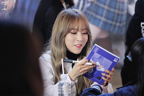 8 cặp idol nữ khiến fans tò mò vì mối quan hệ mờ ám 'trên mức tình bạn' 8 cặp idol nữ khiến fans tò mò vì mối quan hệ mờ ám 'trên mức tình bạn'