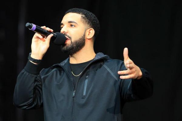 Drake lần đầu tiên thừa nhận có con với diễn viên phim khiêu dâm Drake lần đầu tiên thừa nhận có con với diễn viên phim khiêu dâm