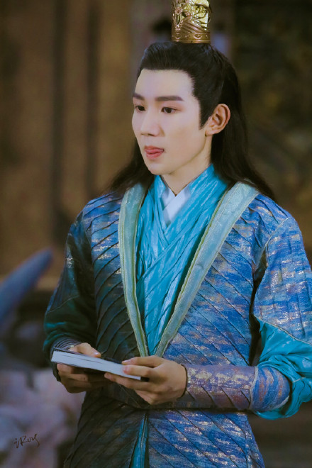 Vương Nguyên mắc cỡ đến đỏ ửng tai khi được hỏi về cảnh tình cảm trong phim mới Vương Nguyên mắc cỡ đến đỏ ửng tai khi được hỏi về cảnh tình cảm trong phim mới