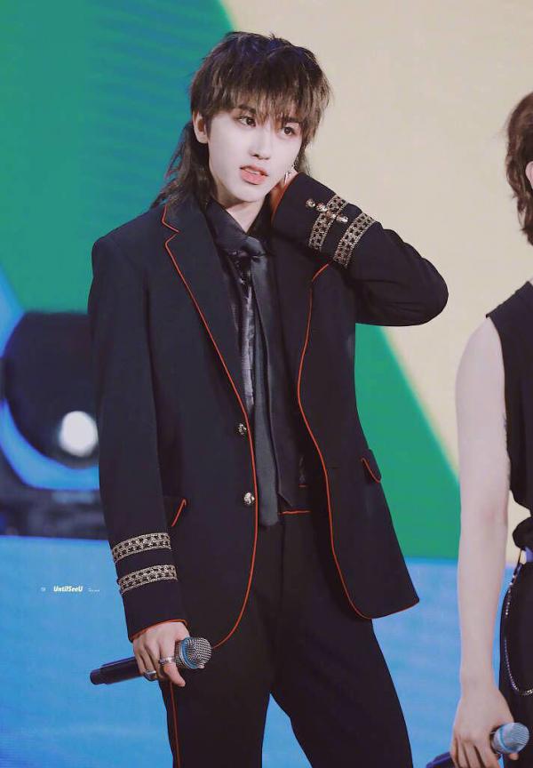 Người thường không ai dám thử kiểu tóc mullet nhưng các nam thần Hoa ngữ này là ngoại lệ Người thường không ai dám thử kiểu tóc mullet nhưng các nam thần Hoa ngữ này là ngoại lệ