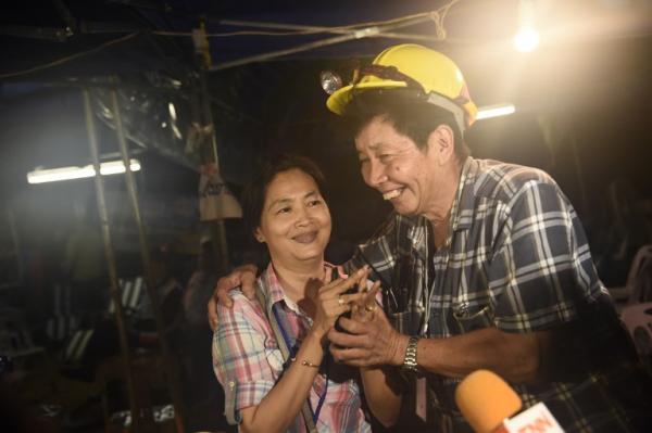 10 ngày giải cứu đội bóng trong hang động Thái Lan: Dùng sức người và cả đức tin để chiến thắng Tử thần 10 ngày giải cứu đội bóng trong hang động Thái Lan: Dùng sức người và cả đức tin để chiến thắng Tử thần