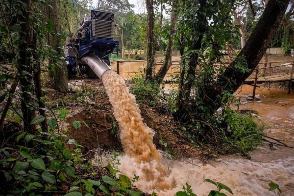 10 ngày giải cứu đội bóng trong hang động Thái Lan: Dùng sức người và cả đức tin để chiến thắng Tử thần 10 ngày giải cứu đội bóng trong hang động Thái Lan: Dùng sức người và cả đức tin để chiến thắng Tử thần