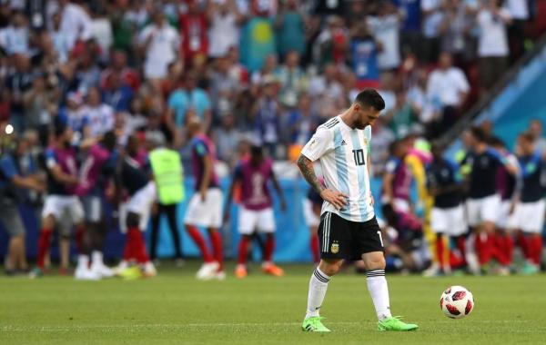 WC 2018: 4 ‘ông lớn’ đồng loạt ‘ngã ngựa’, khán giả hoang mang không còn động lực xem tiếp WC 2018: 4 ‘ông lớn’ đồng loạt ‘ngã ngựa’, khán giả hoang mang không còn động lực xem tiếp