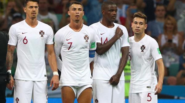 WC 2018: 4 ‘ông lớn’ đồng loạt ‘ngã ngựa’, khán giả hoang mang không còn động lực xem tiếp WC 2018: 4 ‘ông lớn’ đồng loạt ‘ngã ngựa’, khán giả hoang mang không còn động lực xem tiếp