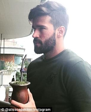 Cư dân mạng 'hết hồn' vì thủ môn đội tuyển Brazil trông giống 'Thor' Chris Hemsworth như tạc Cư dân mạng 'hết hồn' vì thủ môn đội tuyển Brazil trông giống 'Thor' Chris Hemsworth như tạc