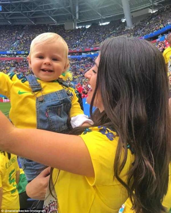 Cư dân mạng 'hết hồn' vì thủ môn đội tuyển Brazil trông giống 'Thor' Chris Hemsworth như tạc Cư dân mạng 'hết hồn' vì thủ môn đội tuyển Brazil trông giống 'Thor' Chris Hemsworth như tạc
