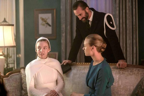 Dàn sao 'The Handmaid's Tale' hát nhạc Taylor Swift để vượt qua nỗi sợ sau các cảnh quay kinh dị Dàn sao 'The Handmaid's Tale' hát nhạc Taylor Swift để vượt qua nỗi sợ sau các cảnh quay kinh dị