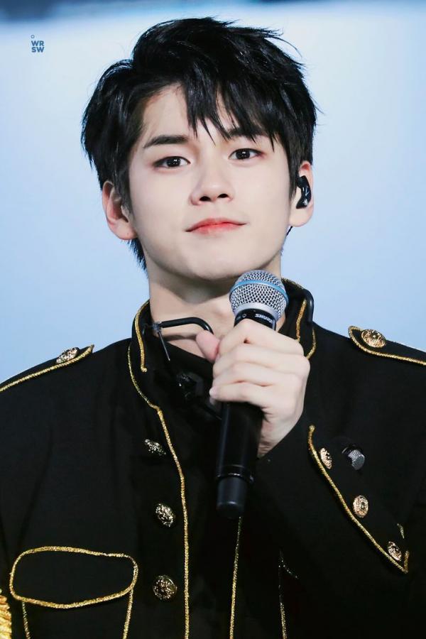 Bi hài chuyện các nam idol đẹp trai có thừa nhưng không biết sử dụng nhan sắc sao cho đúng Bi hài chuyện các nam idol đẹp trai có thừa nhưng không biết sử dụng nhan sắc sao cho đúng