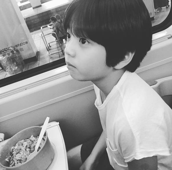 Mr.Sunshine: Nam chính bị vùi dập nhưng bù lại netizen Hàn đang 'phát cuồng' hai diễn viên nhí này Mr.Sunshine: Nam chính bị vùi dập nhưng bù lại netizen Hàn đang 'phát cuồng' hai diễn viên nhí này
