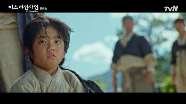 Mr.Sunshine: Nam chính bị vùi dập nhưng bù lại netizen Hàn đang 'phát cuồng' hai diễn viên nhí này Mr.Sunshine: Nam chính bị vùi dập nhưng bù lại netizen Hàn đang 'phát cuồng' hai diễn viên nhí này