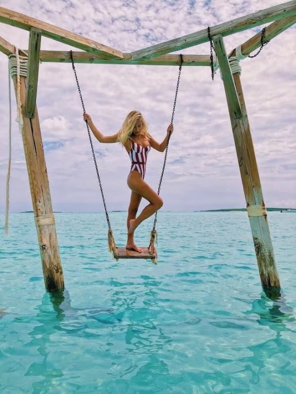 Muốn có ảnh 'độc lạ' trên biển, nữ người mẫu Instagram bị cá mập cắn Muốn có ảnh 'độc lạ' trên biển, nữ người mẫu Instagram bị cá mập cắn