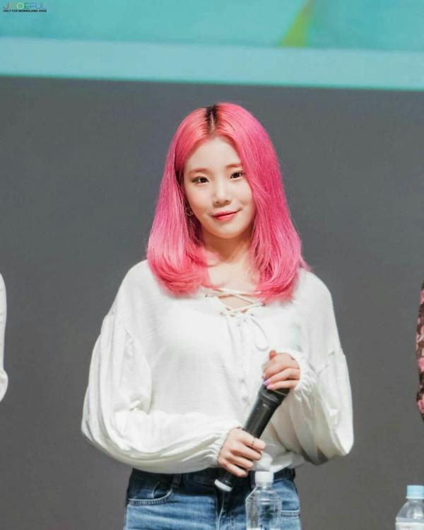 Lịch sử nhan sắc của JooE (Momoland) - nữ idol tự tin thừa nhận 'dao kéo' trên truyền hình Lịch sử nhan sắc của JooE (Momoland) - nữ idol tự tin thừa nhận 'dao kéo' trên truyền hình