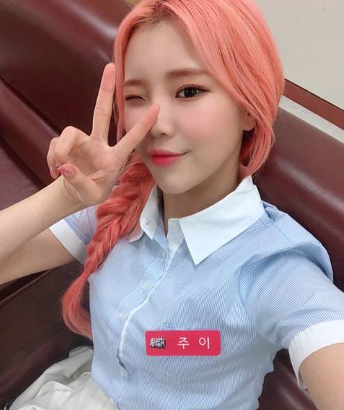 Lịch sử nhan sắc của JooE (Momoland) - nữ idol tự tin thừa nhận 'dao kéo' trên truyền hình Lịch sử nhan sắc của JooE (Momoland) - nữ idol tự tin thừa nhận 'dao kéo' trên truyền hình