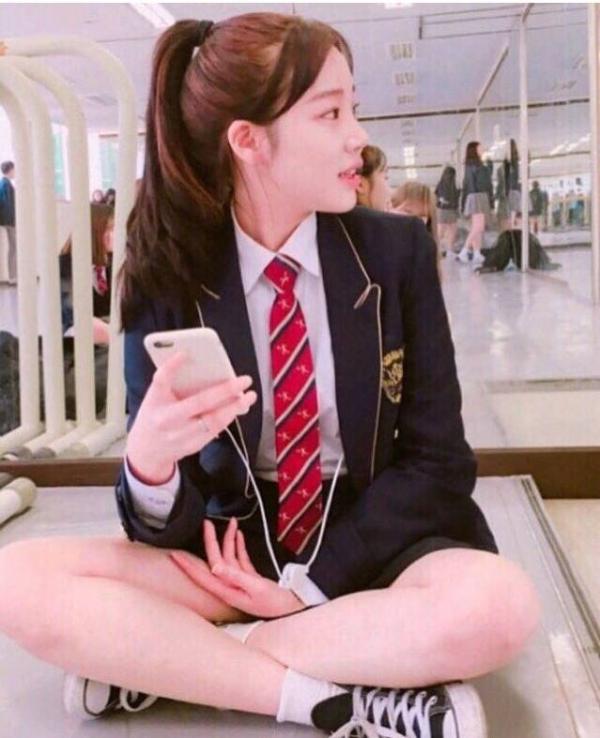 Lịch sử nhan sắc của JooE (Momoland) - nữ idol tự tin thừa nhận 'dao kéo' trên truyền hình Lịch sử nhan sắc của JooE (Momoland) - nữ idol tự tin thừa nhận 'dao kéo' trên truyền hình