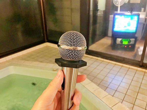 Hát karaoke đã đời trong bồn tắm nước nóng - dịch vụ mới toanh đang gây sốt ở Nhật Bản Hát karaoke đã đời trong bồn tắm nước nóng - dịch vụ mới toanh đang gây sốt ở Nhật Bản