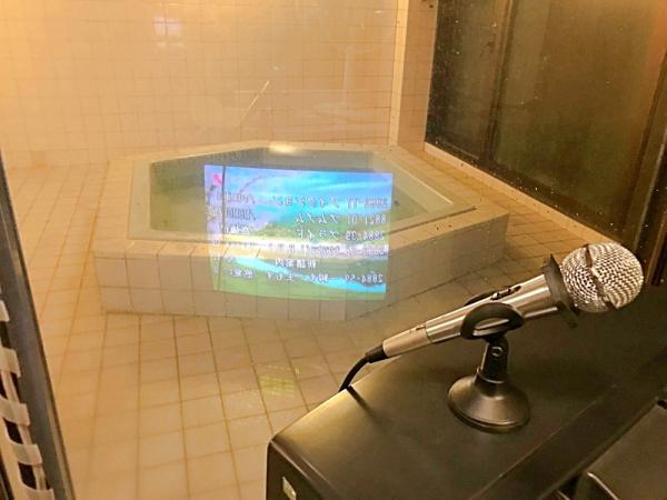 Hát karaoke đã đời trong bồn tắm nước nóng - dịch vụ mới toanh đang gây sốt ở Nhật Bản Hát karaoke đã đời trong bồn tắm nước nóng - dịch vụ mới toanh đang gây sốt ở Nhật Bản