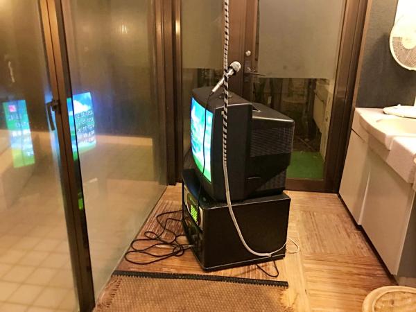 Hát karaoke đã đời trong bồn tắm nước nóng - dịch vụ mới toanh đang gây sốt ở Nhật Bản Hát karaoke đã đời trong bồn tắm nước nóng - dịch vụ mới toanh đang gây sốt ở Nhật Bản