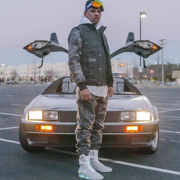 Chiếc giày huyền thoại Nike Air Mag 'Back to the Future' được bán với giá hơn 2 tỷ đồng Chiếc giày huyền thoại Nike Air Mag 'Back to the Future' được bán với giá hơn 2 tỷ đồng