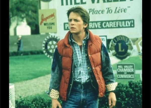 Chiếc giày huyền thoại Nike Air Mag 'Back to the Future' được bán với giá hơn 2 tỷ đồng Chiếc giày huyền thoại Nike Air Mag 'Back to the Future' được bán với giá hơn 2 tỷ đồng