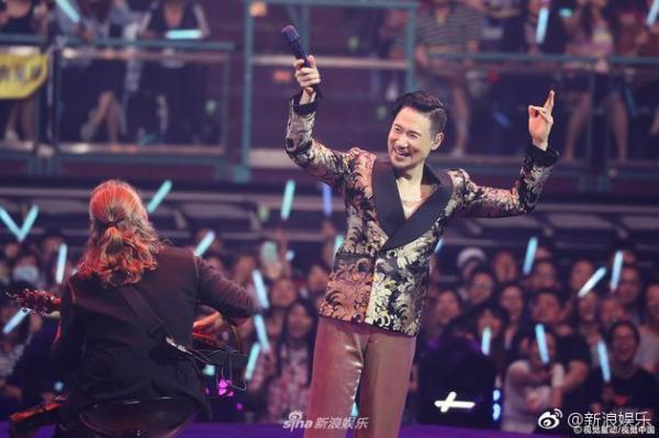 Chuyện lạ có thật: Bắt được tội phạm thứ 8 trong concert của Thiên Vương Hong Kong Trương Học Hữu Chuyện lạ có thật: Bắt được tội phạm thứ 8 trong concert của Thiên Vương Hong Kong Trương Học Hữu