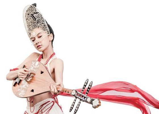 Thời trang tóc 'trời ơi đất hỡi' trong phim Hoa ngữ: Không đùi gà thì cũng là bánh sừng trâu Thời trang tóc 'trời ơi đất hỡi' trong phim Hoa ngữ: Không đùi gà thì cũng là bánh sừng trâu