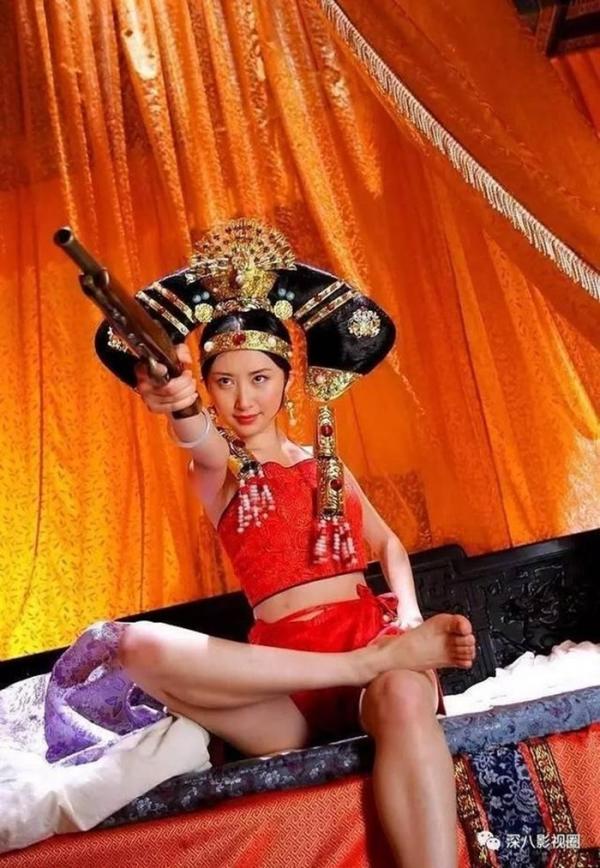 Thời trang tóc 'trời ơi đất hỡi' trong phim Hoa ngữ: Không đùi gà thì cũng là bánh sừng trâu Thời trang tóc 'trời ơi đất hỡi' trong phim Hoa ngữ: Không đùi gà thì cũng là bánh sừng trâu
