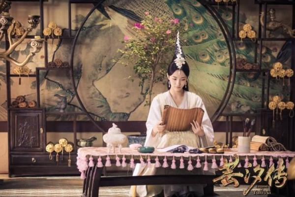 Thời trang tóc 'trời ơi đất hỡi' trong phim Hoa ngữ: Không đùi gà thì cũng là bánh sừng trâu Thời trang tóc 'trời ơi đất hỡi' trong phim Hoa ngữ: Không đùi gà thì cũng là bánh sừng trâu