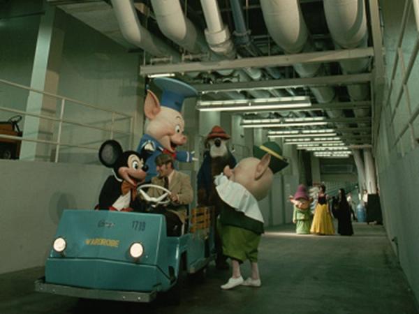 Cựu nhân viên bất ngờ tiết lộ những bí mật còn ẩn giấu ở công viên nổi tiếng Disneyland Cựu nhân viên bất ngờ tiết lộ những bí mật còn ẩn giấu ở công viên nổi tiếng Disneyland