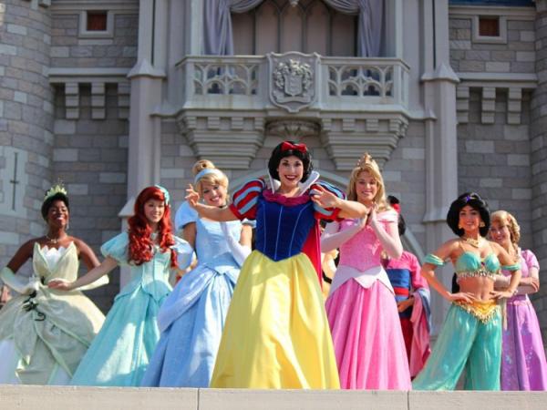 Cựu nhân viên bất ngờ tiết lộ những bí mật còn ẩn giấu ở công viên nổi tiếng Disneyland Cựu nhân viên bất ngờ tiết lộ những bí mật còn ẩn giấu ở công viên nổi tiếng Disneyland