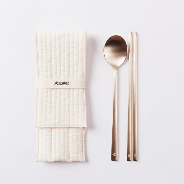 Idol K-Pop và những món fan-goods siêu ngớ ngẩn nhưng lại được bán với giá 'cắt cổ' Idol K-Pop và những món fan-goods siêu ngớ ngẩn nhưng lại được bán với giá 'cắt cổ'