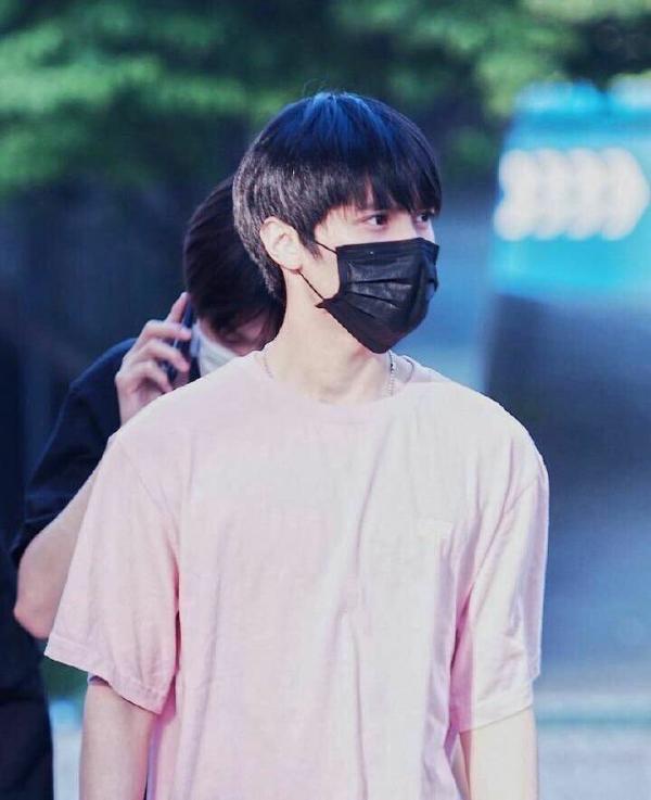 Bất ngờ với nhan sắc thật trước khi debut của ba trai đẹp bí ẩn vừa được SM công bố Bất ngờ với nhan sắc thật trước khi debut của ba trai đẹp bí ẩn vừa được SM công bố
