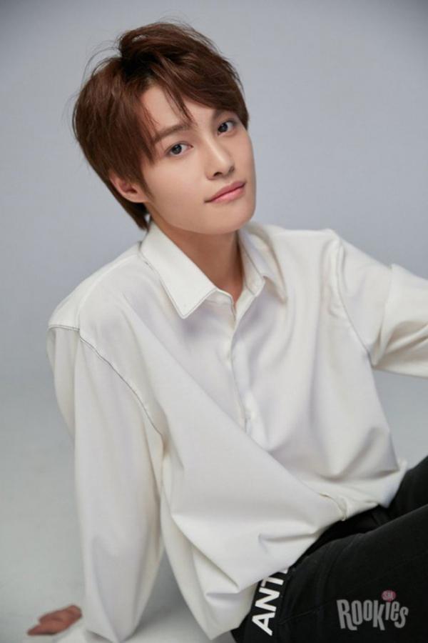 Bất ngờ với nhan sắc thật trước khi debut của ba trai đẹp bí ẩn vừa được SM công bố Bất ngờ với nhan sắc thật trước khi debut của ba trai đẹp bí ẩn vừa được SM công bố