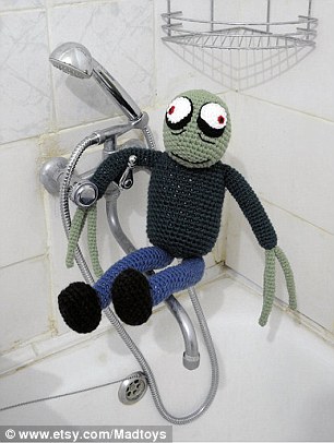Gấu bông, búp bê creepy chẳng ai dám mua nhưng hét giá lên tới hàng triệu đồng Gấu bông, búp bê creepy chẳng ai dám mua nhưng hét giá lên tới hàng triệu đồng