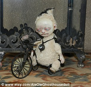 Gấu bông, búp bê creepy chẳng ai dám mua nhưng hét giá lên tới hàng triệu đồng Gấu bông, búp bê creepy chẳng ai dám mua nhưng hét giá lên tới hàng triệu đồng