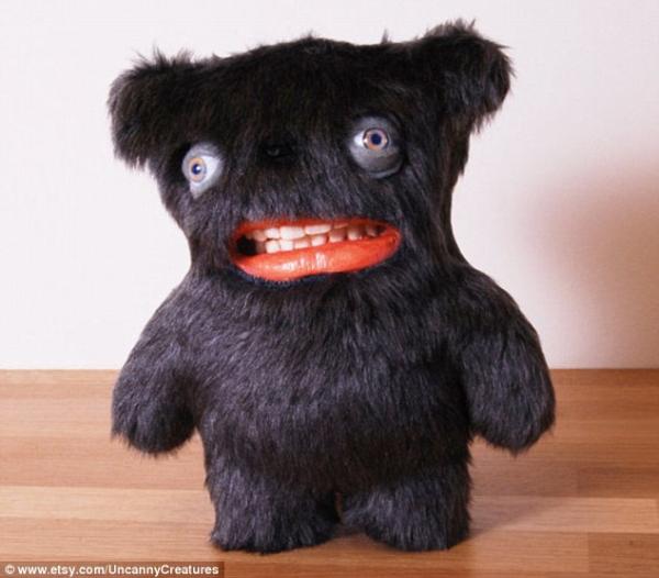 Gấu bông, búp bê creepy chẳng ai dám mua nhưng hét giá lên tới hàng triệu đồng Gấu bông, búp bê creepy chẳng ai dám mua nhưng hét giá lên tới hàng triệu đồng