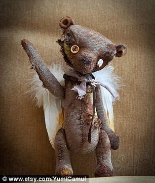 Gấu bông, búp bê creepy chẳng ai dám mua nhưng hét giá lên tới hàng triệu đồng Gấu bông, búp bê creepy chẳng ai dám mua nhưng hét giá lên tới hàng triệu đồng