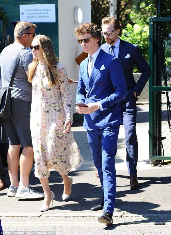Vô tình xuất hiện trong ảnh của Emma Watson, mỹ nam 'Vườn Sao Băng' nổi rần rần nơi trời Tây Vô tình xuất hiện trong ảnh của Emma Watson, mỹ nam 'Vườn Sao Băng' nổi rần rần nơi trời Tây